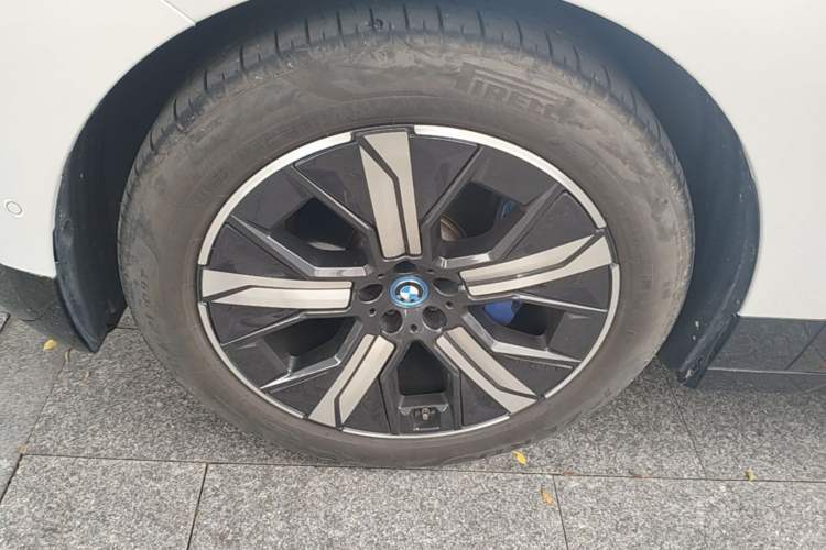 Used BMW iX 2022 xDrive40 Left Front Wheel Hub