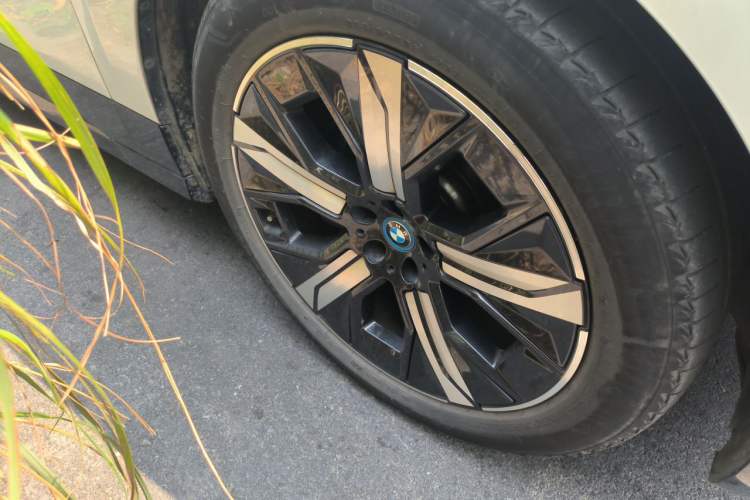 Used BMW iX 2022 xDrive40 Right Front Wheel Hub
