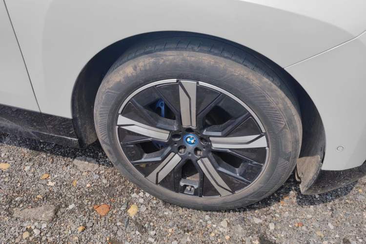 Used BMW iX 2022 xDrive40 Right Front Wheel Hub