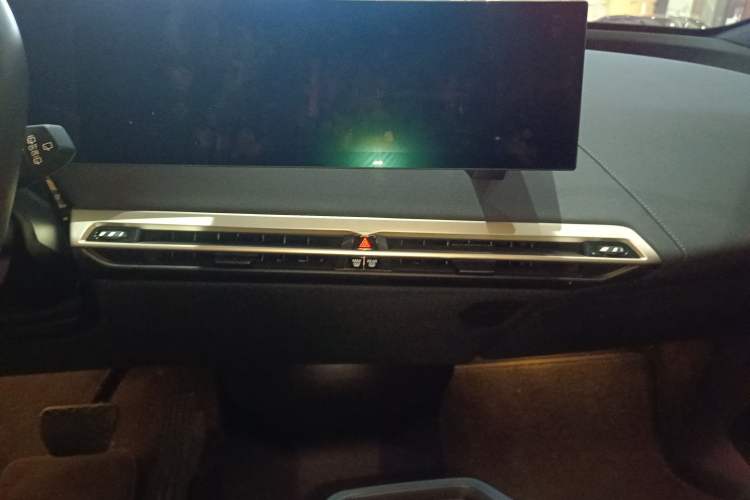 Used BMW iX 2023 Updated xDrive40 Audio And AC Panel