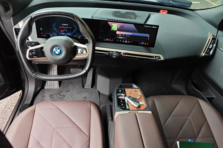 Used BMW iX 2023 Updated xDrive40 Center Console
