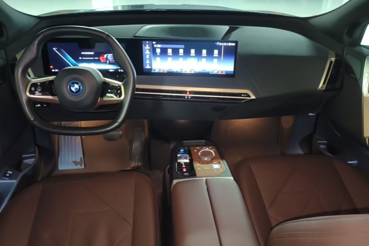 Used BMW iX 2023 Updated xDrive40 Center Console