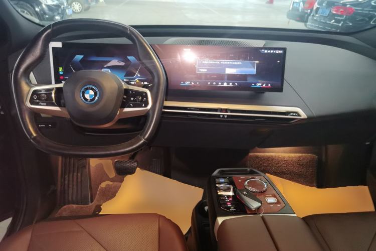 Used BMW iX 2023 Updated xDrive50 Center Console