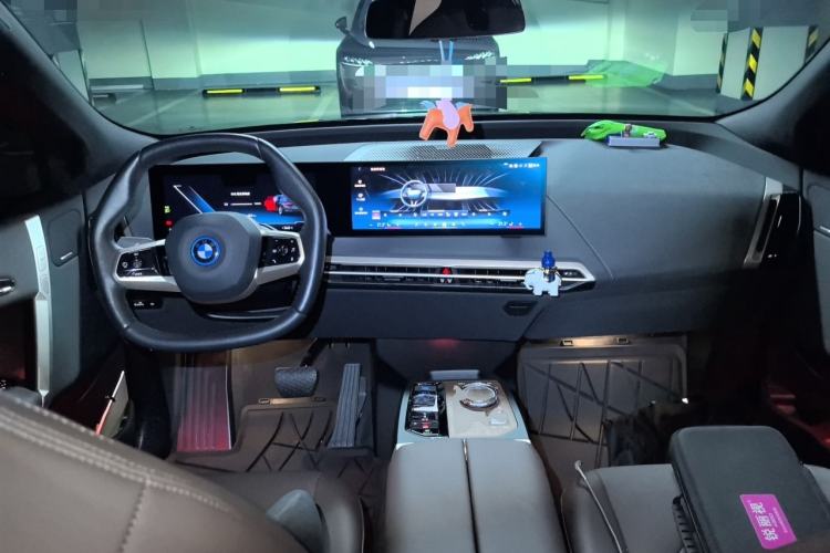 Used BMW iX 2023 Updated xDrive40 Center Console