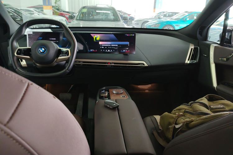 Used BMW iX 2023 xDrive40 Center Console