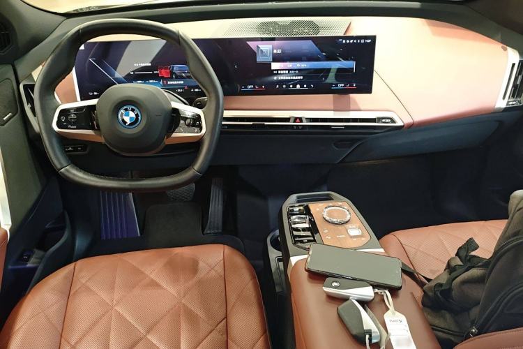 Used BMW iX 2023 Updated xDrive50 Center Console