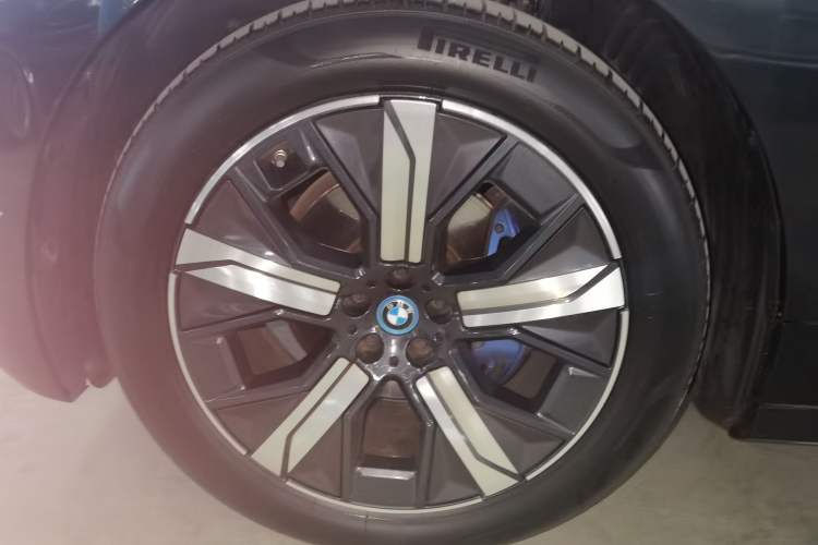 Used BMW iX 2023 Updated xDrive50 Exterior 4