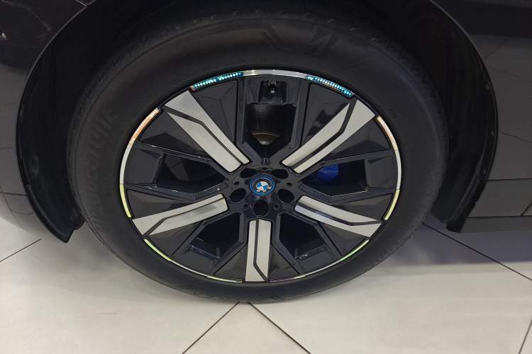 Used BMW iX 2023 Updated xDrive40 Exterior 4