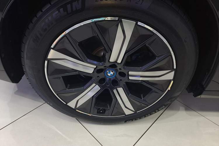 Used BMW iX 2023 Updated xDrive40 Exterior 5