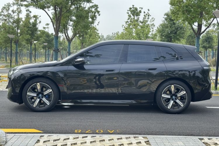 Used BMW iX 2023 Updated xDrive40 Exterior 6