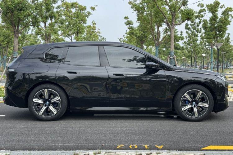 Used BMW iX 2023 Updated xDrive40 Exterior 8