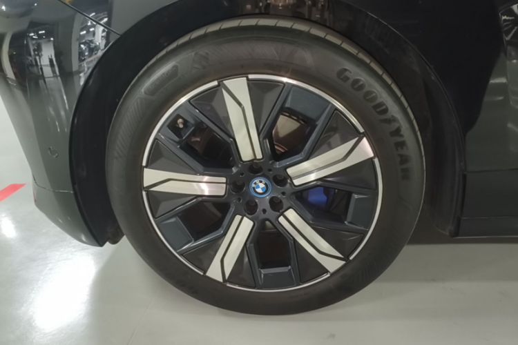 Used BMW iX 2023 Updated xDrive40 Exterior 8
