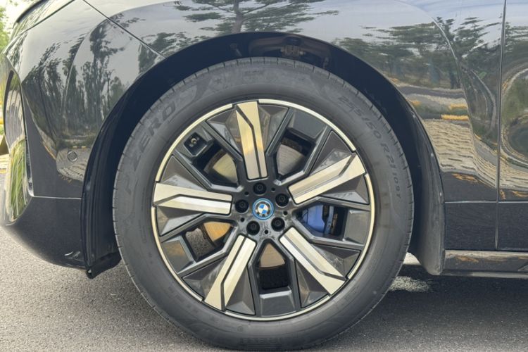 Used BMW iX 2023 Updated xDrive40 Exterior 9