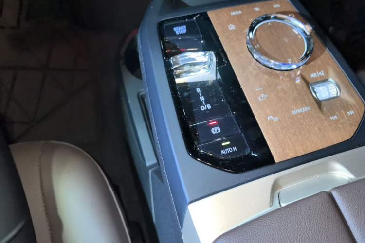 Used BMW iX 2023 Updated xDrive40 Gear Lever