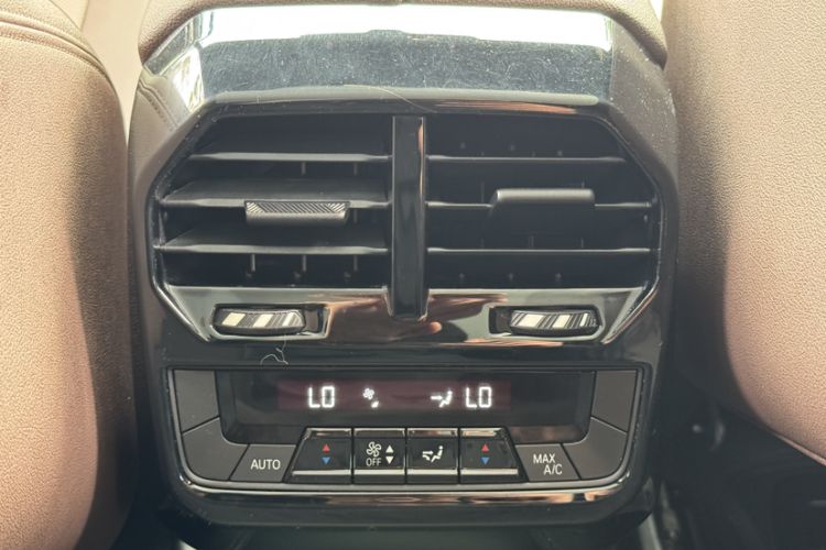 Used BMW iX 2023 Updated xDrive40 Interior 11