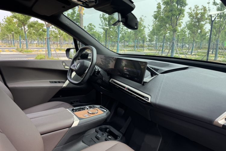 Used BMW iX 2023 Updated xDrive40 Interior 5
