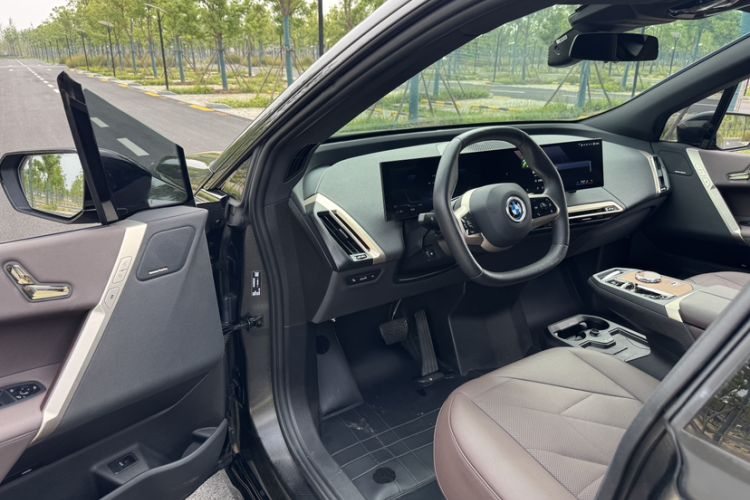 Used BMW iX 2023 Updated xDrive40 Interior 6