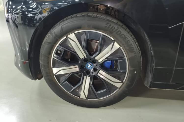 Used BMW iX 2023 Updated xDrive40 Left Front Wheel Hub