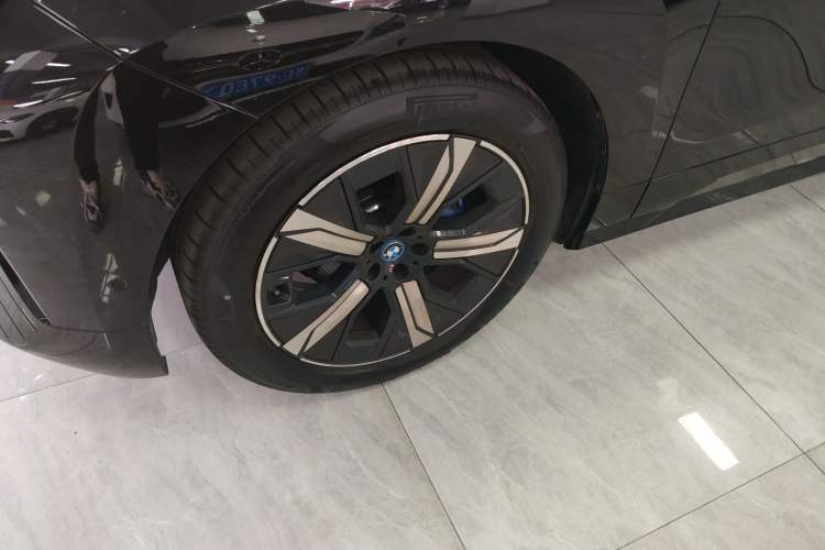Used BMW iX 2023 xDrive40 Left Front Wheel Hub