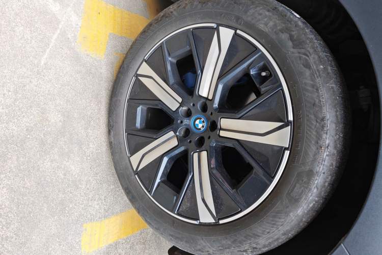 Used BMW iX 2023 xDrive40 Right Front Wheel Hub