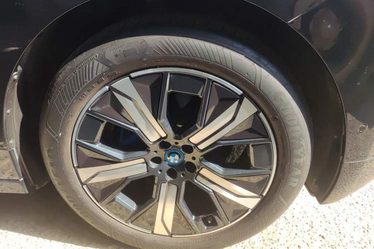 Used BMW iX 2023 Updated xDrive50 Right Front Wheel Hub