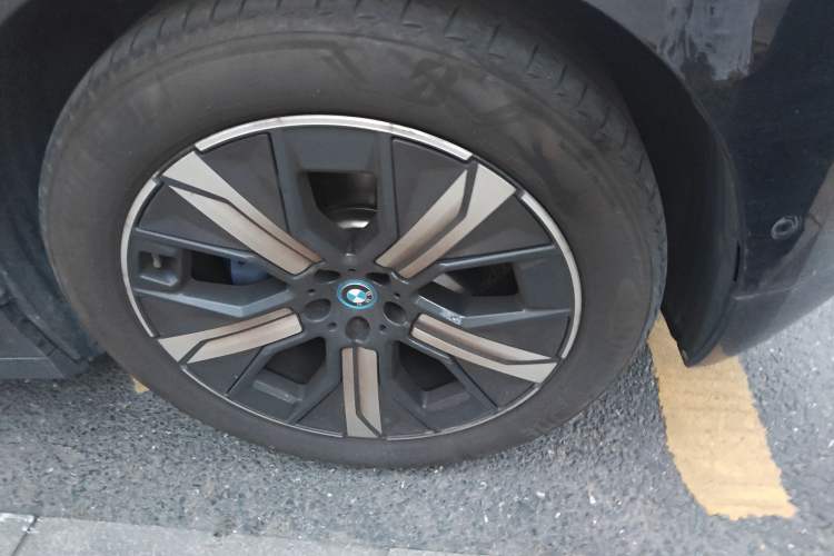 Used BMW iX 2023 xDrive40 Right Front Wheel Hub