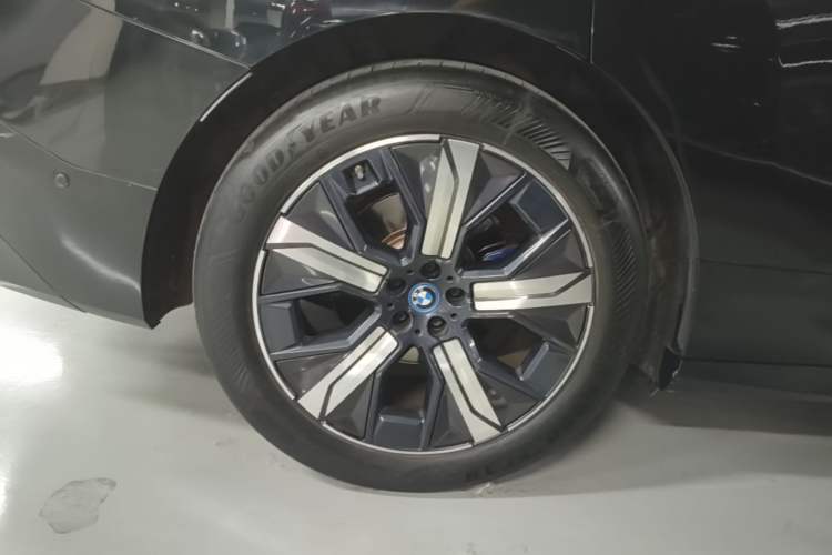 Used BMW iX 2023 Updated xDrive40 Right Rear Wheel Hub