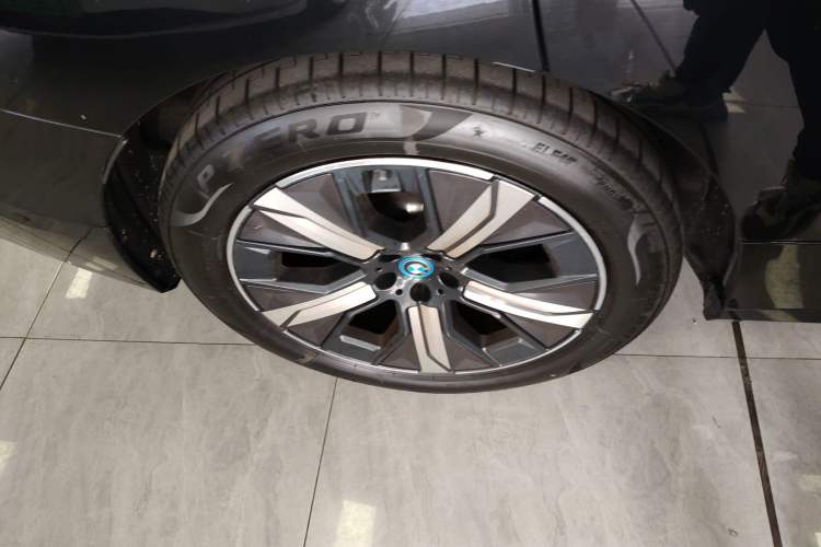 Used BMW iX 2023 xDrive40 Right Rear Wheel Hub