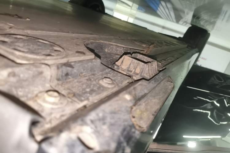 Used BMW iX 2023 Updated xDrive40 Right Side Sill