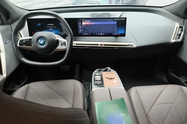 Used BMW iX 2023 Updated xDrive40 Center Console