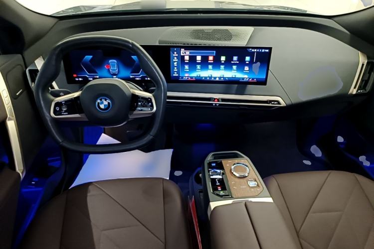 Used BMW iX 2023 Updated xDrive40 Center Console