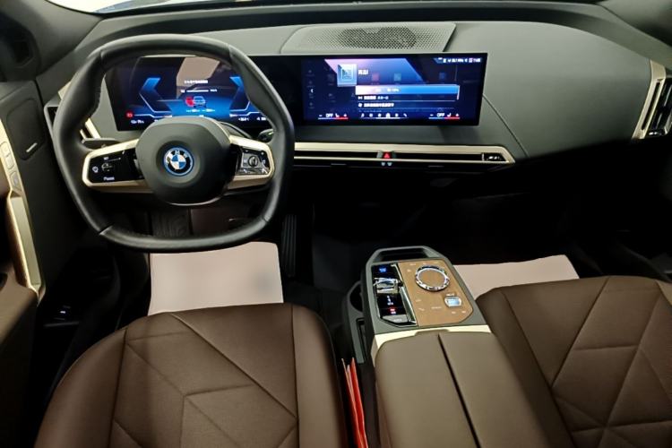 Used BMW iX 2023 Updated xDrive40 Center Console