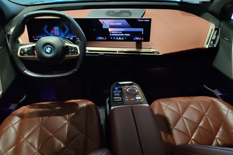 Used BMW iX 2023 Updated xDrive50 Center Console