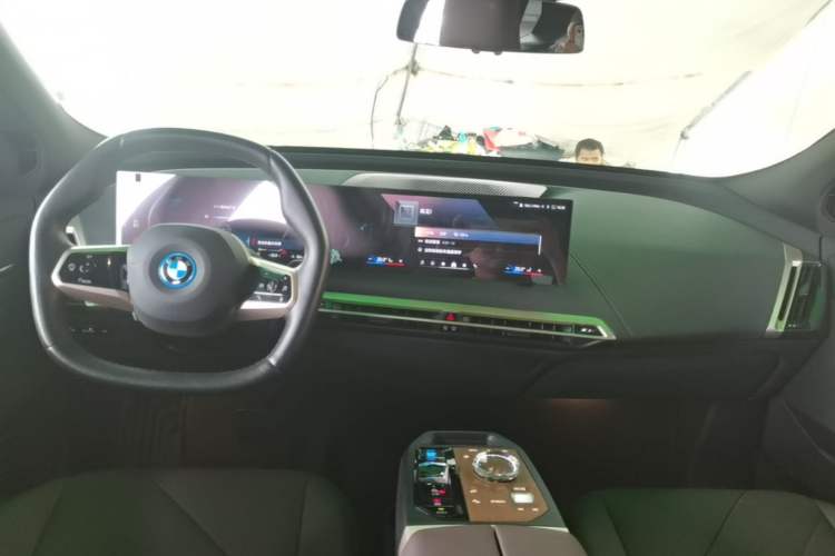 Used BMW iX 2023 Updated xDrive40 Center Console