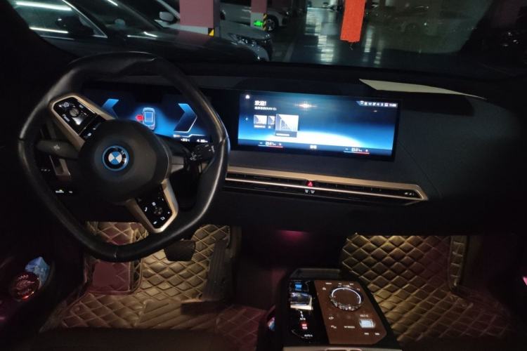 Used BMW iX 2023 xDrive40 Center Console