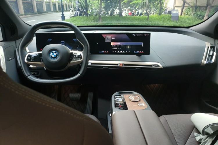 Used BMW iX 2023 Updated xDrive40 Center Console
