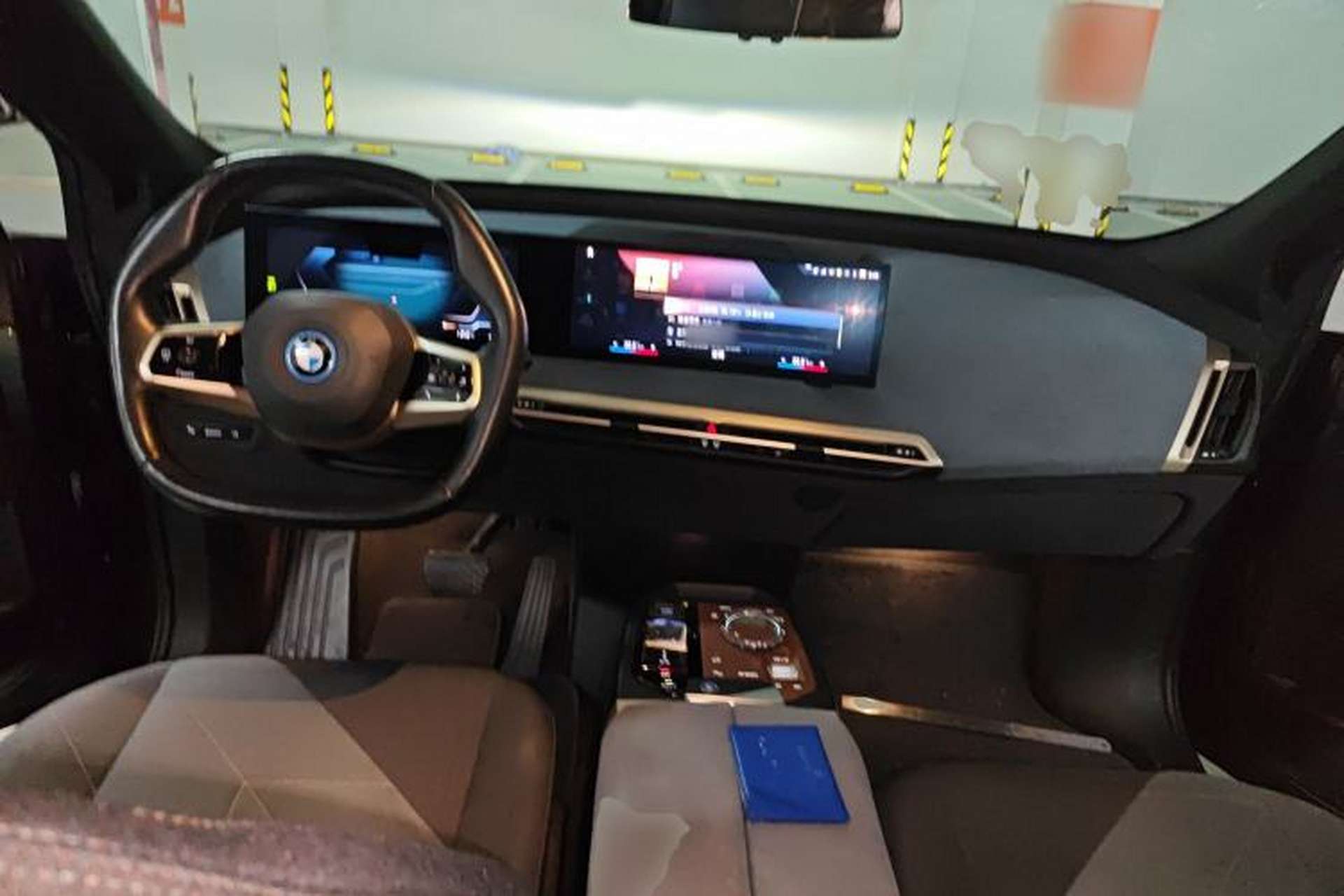 Used BMW iX 2023 xDrive40 Center Console