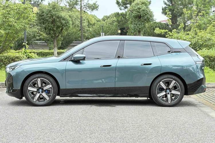 Used BMW iX 2023 Updated xDrive40 Exterior 10