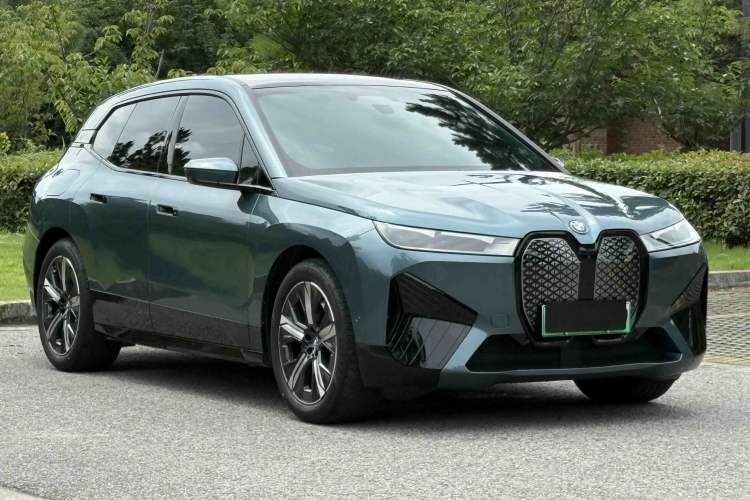 Used BMW iX 2023 Updated xDrive40 Exterior 2