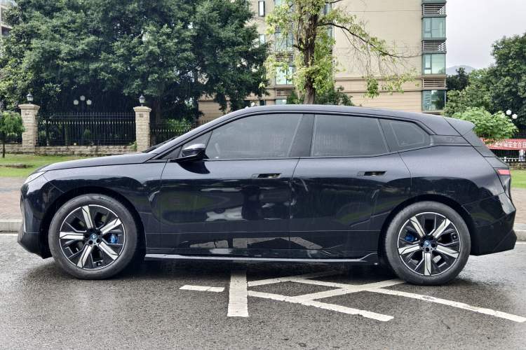 Used BMW iX 2023 Updated xDrive50 Exterior 6