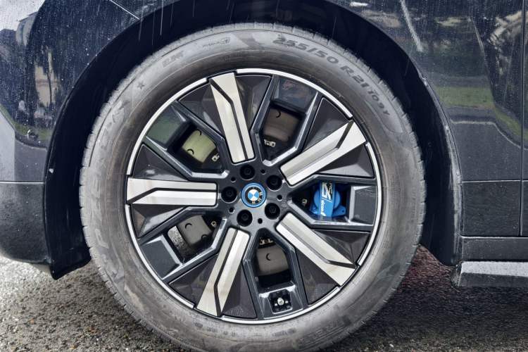 Used BMW iX 2023 Updated xDrive50 Exterior 7