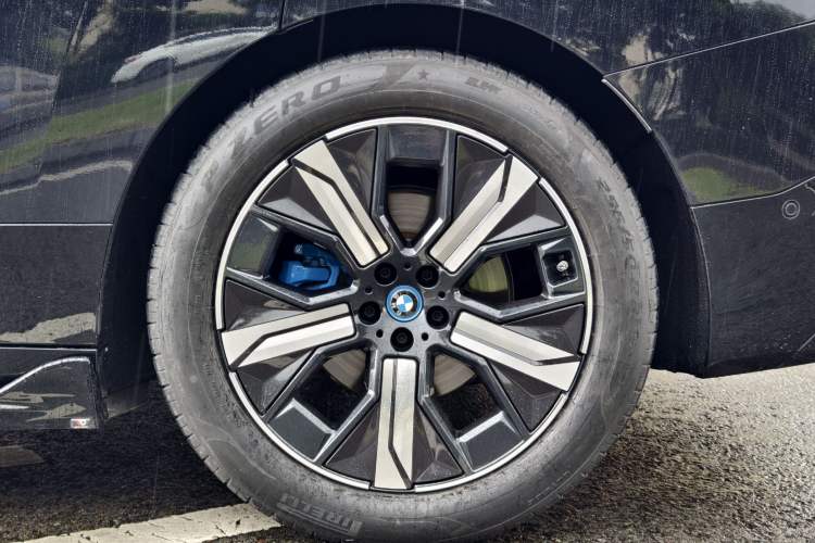 Used BMW iX 2023 Updated xDrive50 Exterior 8