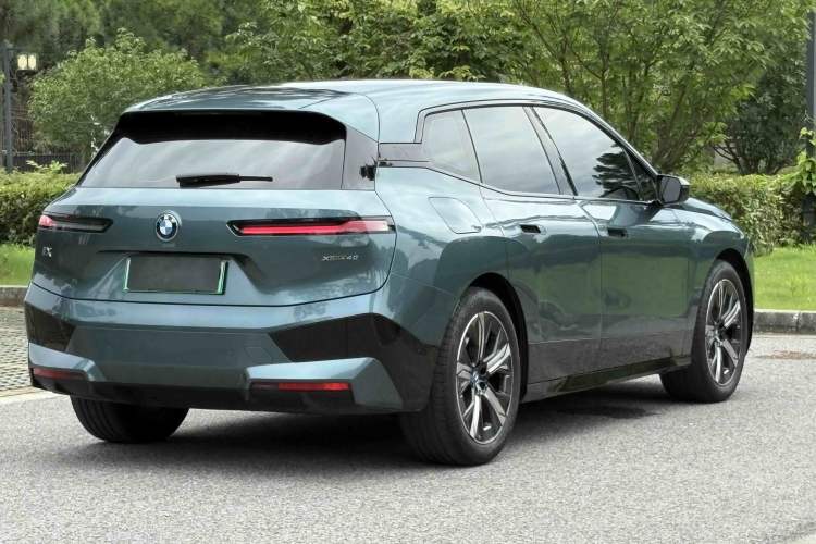 Used BMW iX 2023 Updated xDrive40 Exterior 9