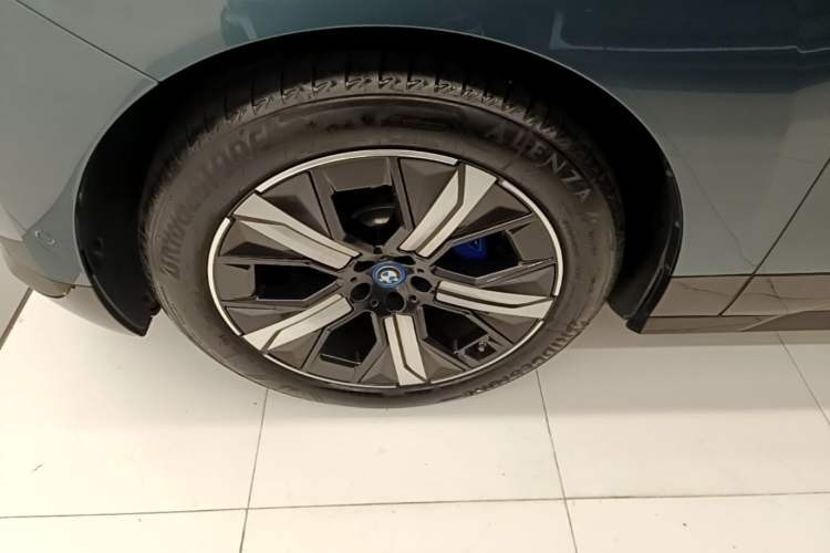Used BMW iX 2023 Updated xDrive40 Left Front Wheel Hub