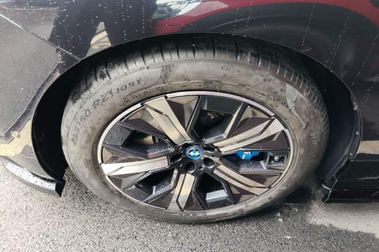 Used BMW iX 2023 Updated xDrive50 Left Front Wheel Hub