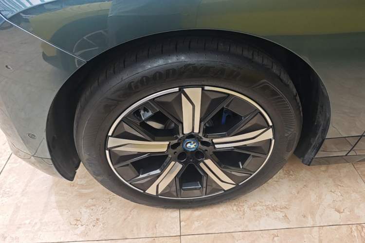 Used BMW iX 2023 xDrive40 Left Front Wheel Hub