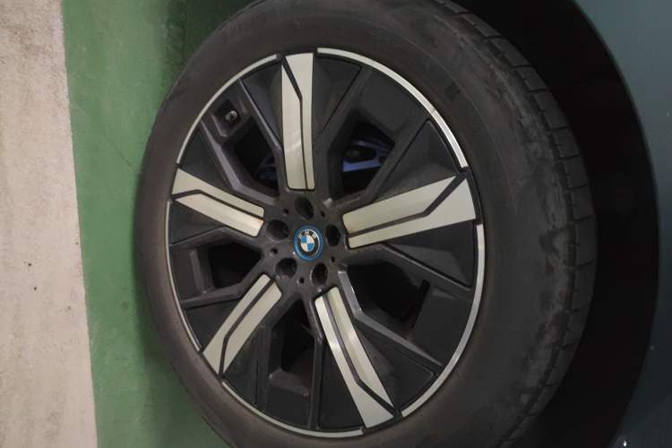 Used BMW iX 2023 xDrive40 Right Front Wheel Hub