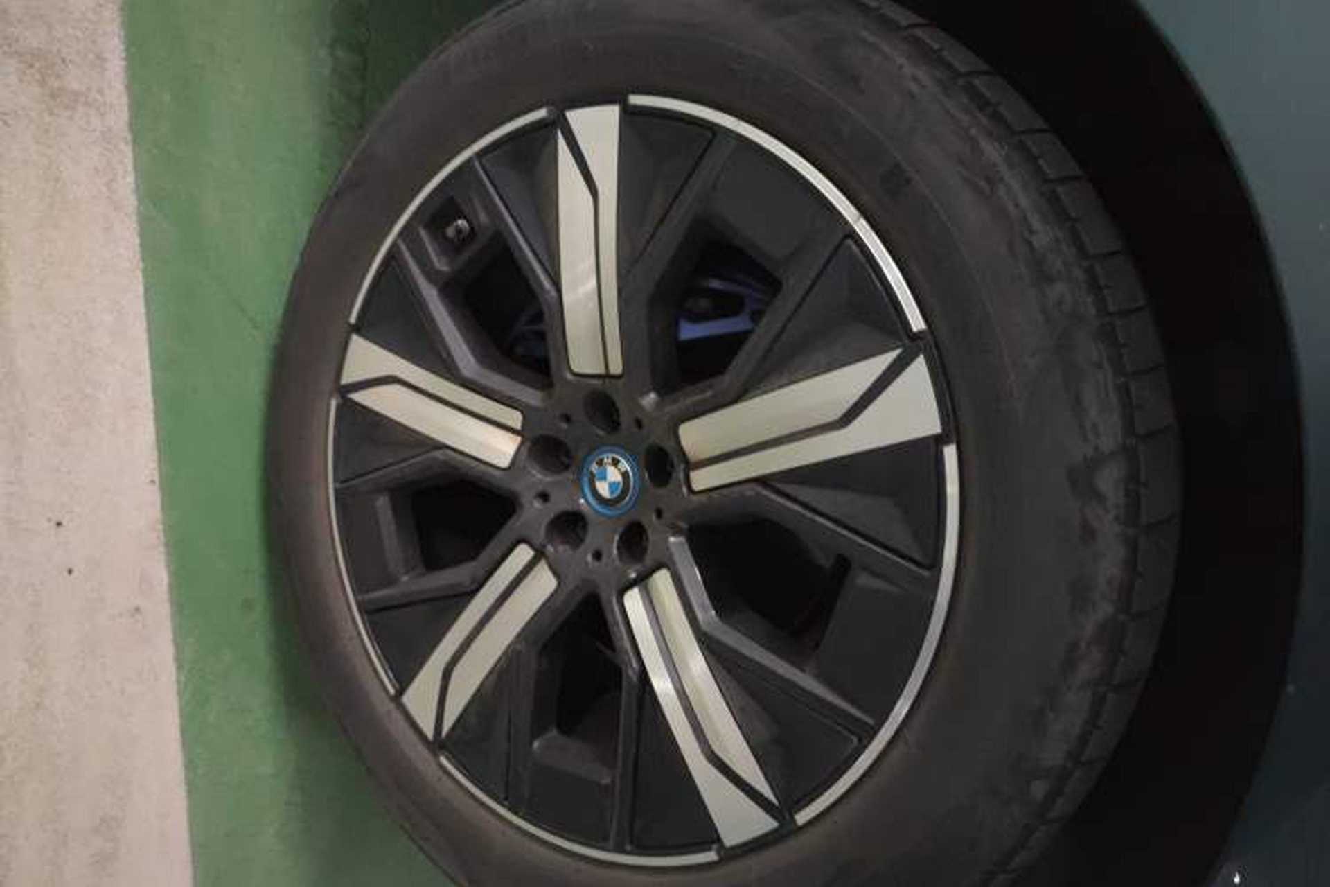 Used BMW iX 2023 xDrive40 Right Front Wheel Hub