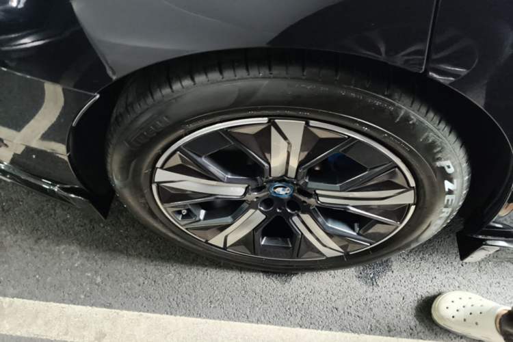 Used BMW iX 2023 Updated xDrive50 Right Rear Wheel Hub