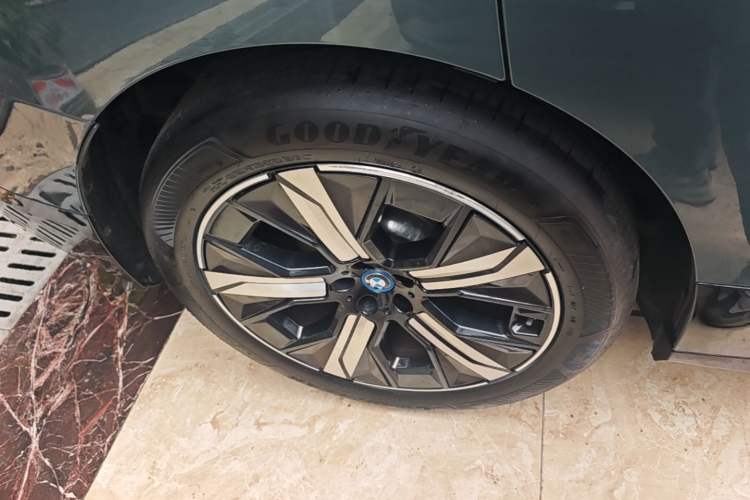 Used BMW iX 2023 xDrive40 Right Rear Wheel Hub